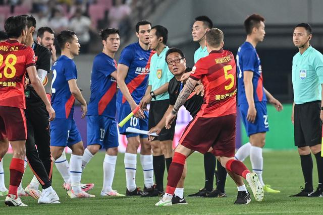 七十年代国营餐厅就餐的盛况与今天的对比